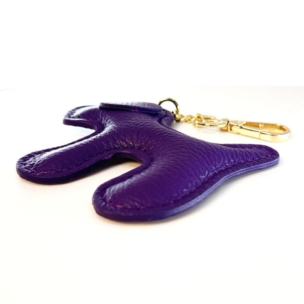 Trixi Gronau Bag Charm Taschenanhaenger Doggy xl Leder violett, seitenansicht